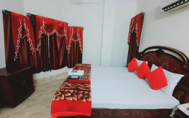 OYO 10239 Holiday INN Paradise