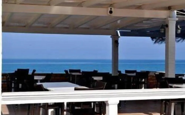 Paramonas Hotel
