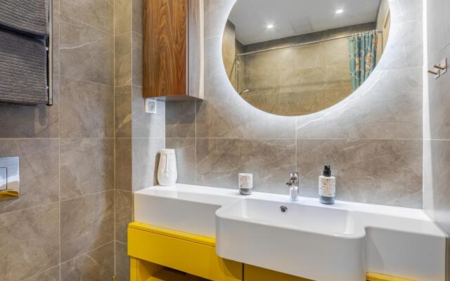 Smart Host on 1st Leonova Street
