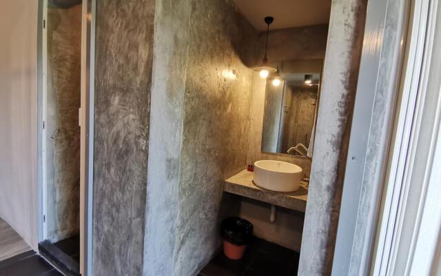 8 Sleepers Street Hostel