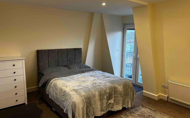 Lovely 3-bed Flat in London