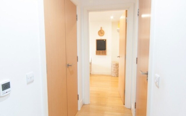 Quiet, Spacious 1BR Hackney Central Flat for 3