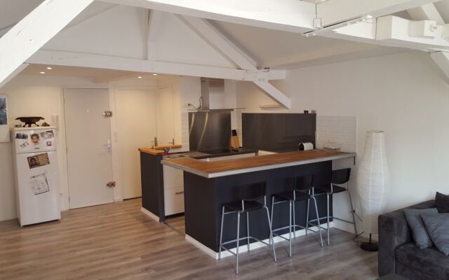 T3 Rénové tout Confort proche métro