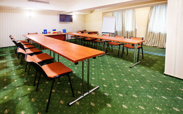 Best Western Plus Lido Hotel