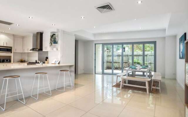 Luxury Townhouse 250m to the Beach