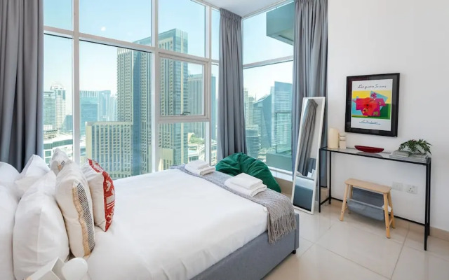 Premium 2BR Apt w Marina Views