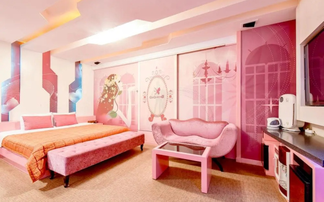Thebay Hotel