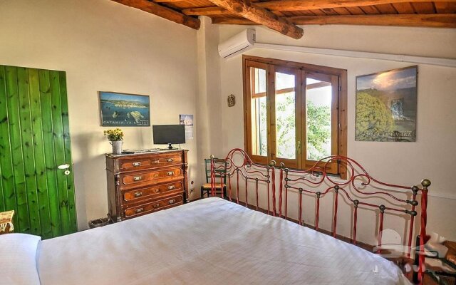 Acireale B&B Double AC bedroom in villa with g