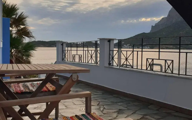 Beachside Retreat - Sleeps 4, Terrace & Views
