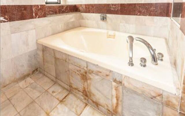 Ebony Towers At Parkview