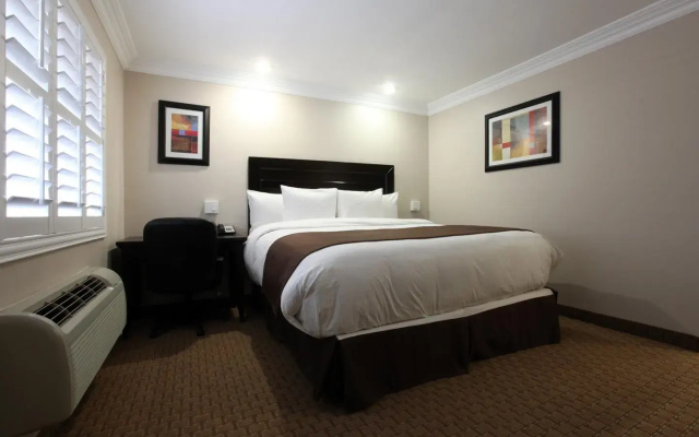 Raincross Hotel