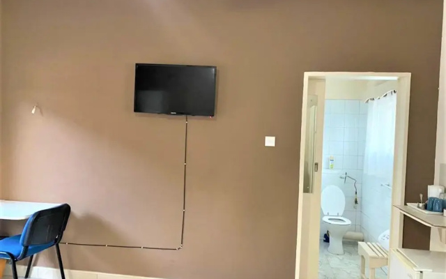 Neat Standard Room in Guesthouse - 2088