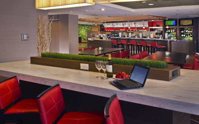 Courtyard by Marriott Long Island MacArthur Airport