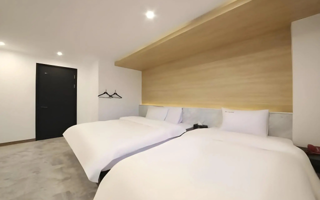 B&F Hotel