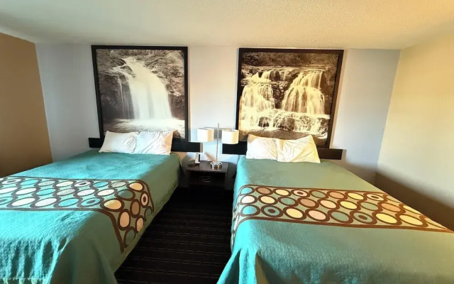 Super 8 Motel - Reedsburg