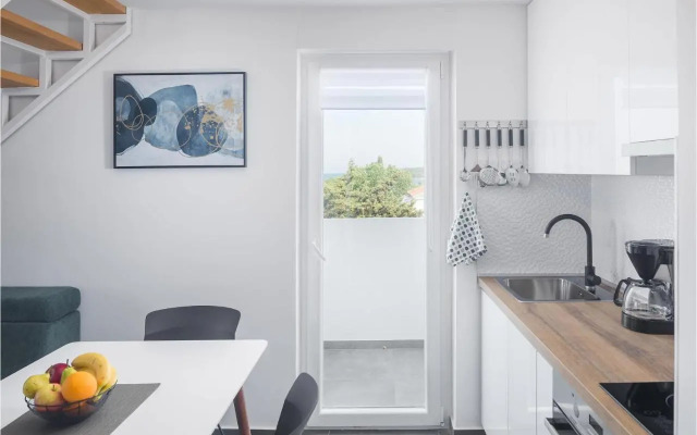 Two-Bedroom Apartment in Cervar Porat