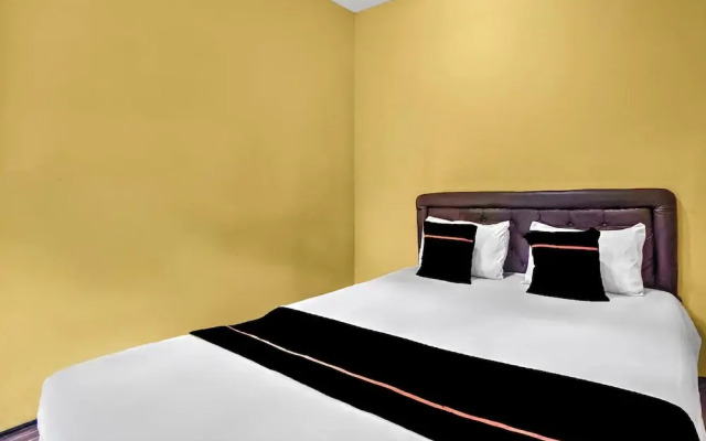 OYO 95043 Guest House Adel's