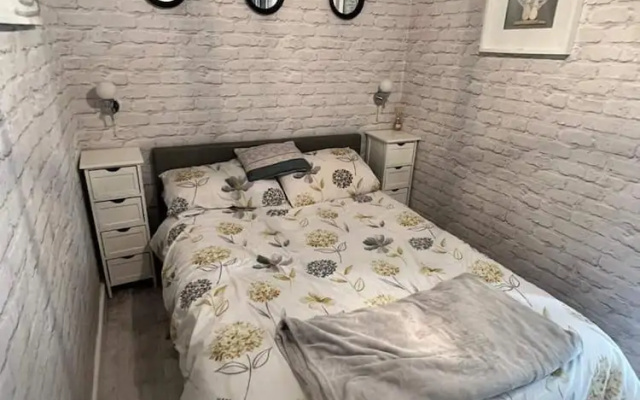 Stunning One Bed Modern & Contemporary Chalet