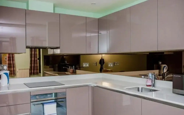 Modern, Central East London City Apartment