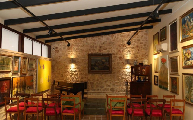 Kaucuk Hotel
