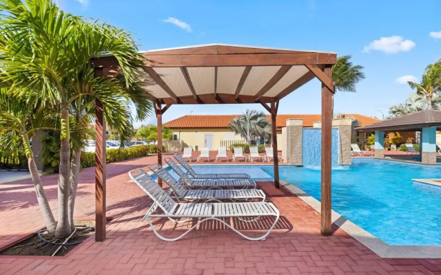 Cozy Bliss Condo w Pool Steps From Eagle Beach