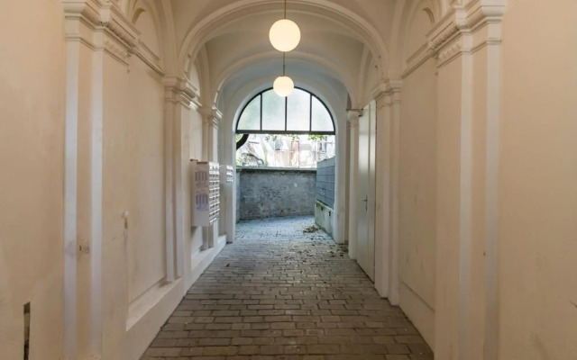 Prater Balcony Suite by ichbucheAT