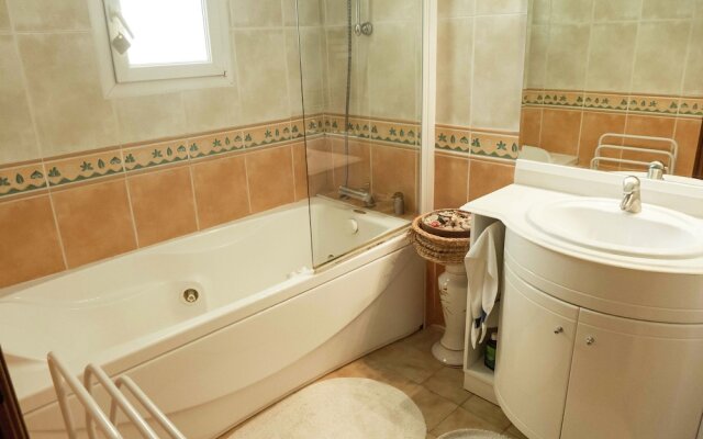 Fabulous Holiday Home With Swimming Pool in Narbonne