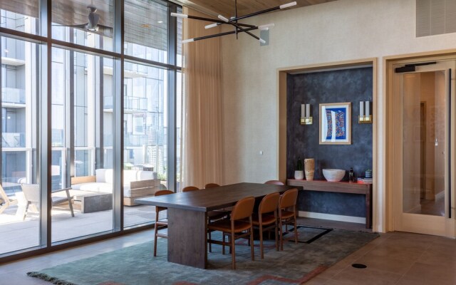 20th floor condo with pool on Rainey St by Locale