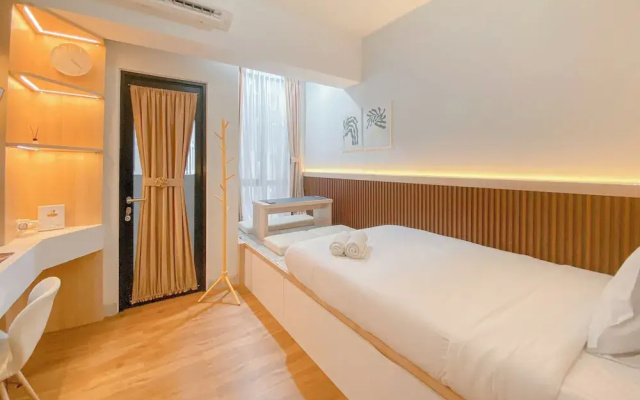 Minimalist And Homey Studio Apartment At The Alton