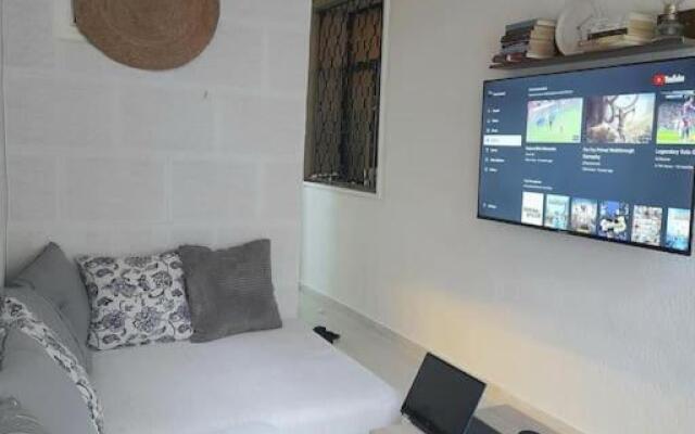Cozy 2 bedrooms apartment in Jabal Lwebdeh