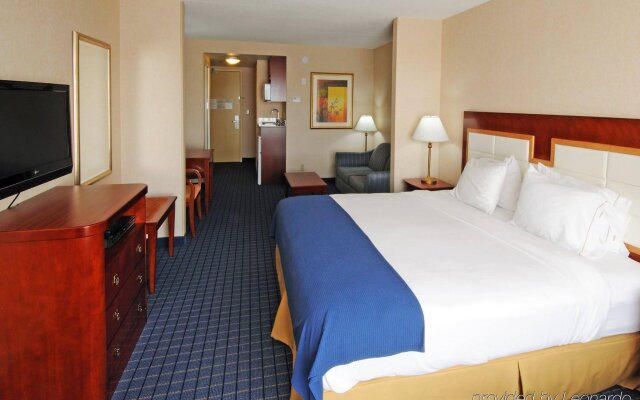 Holiday Inn Express & Suites Belleville, an IHG Hotel