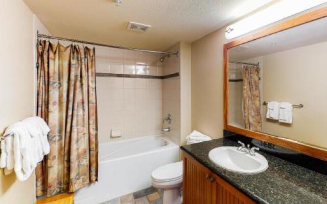 Eagle Springs East 201: Horsetail Suite