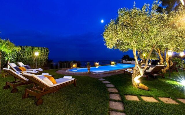 Giardini-naxos Beautiful Villa With Pool