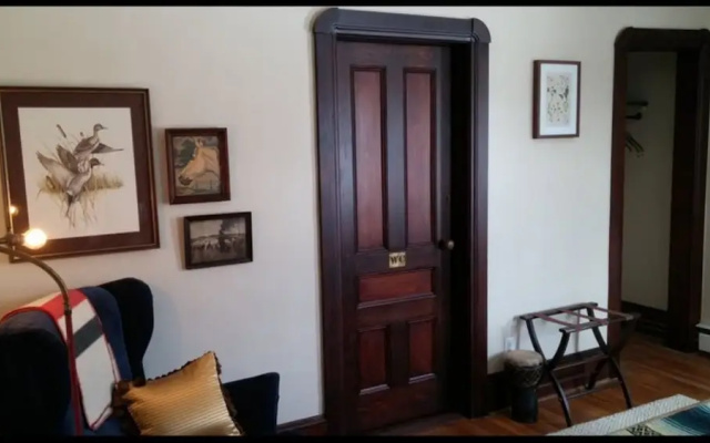 Burdett House Bed & Breakfast