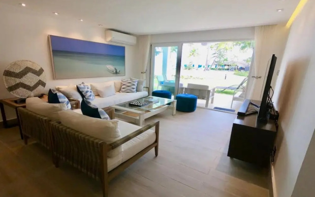 Wonderful 2-br Beach Front Apartment at Emotions