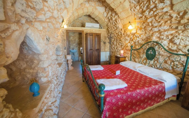 Masseria Relais Saraceno with pool