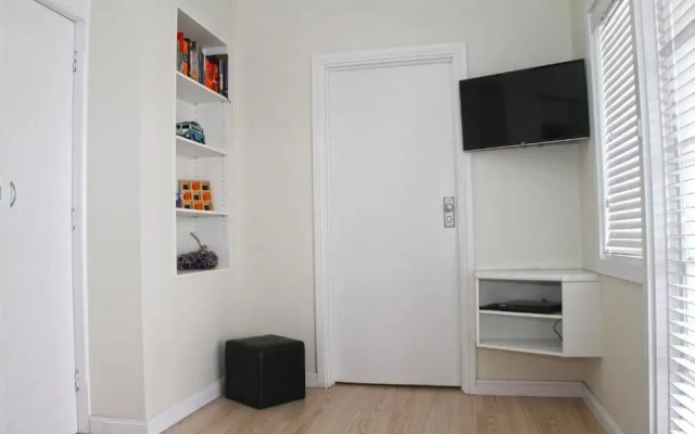 Smugglers Inn Studio Apartments