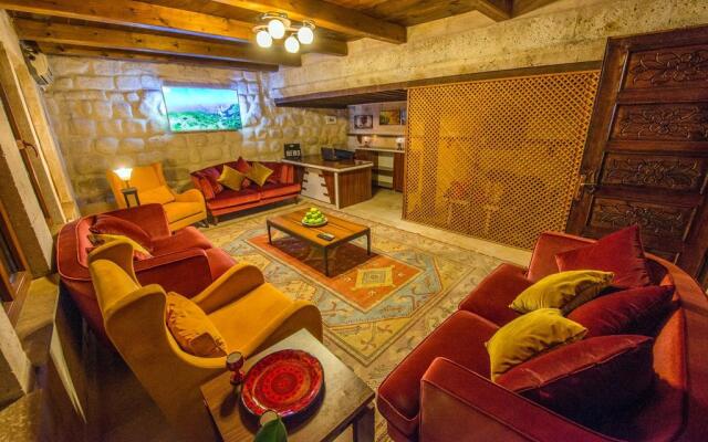 Charming Cave Hotel