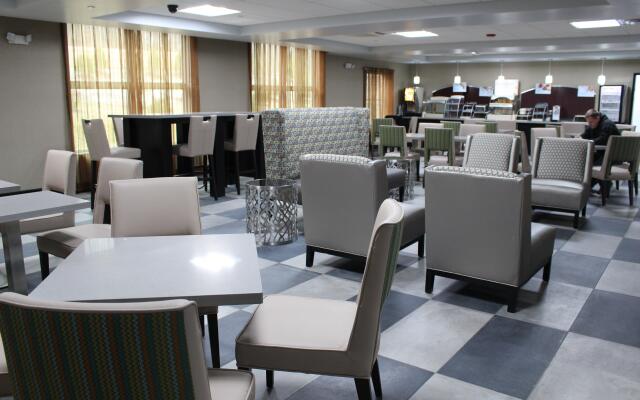 Holiday Inn Express & Suites Shawnee-Kansas City West by IHG