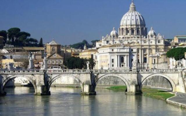 HomeHouse Giulio Cesare-San Pietro