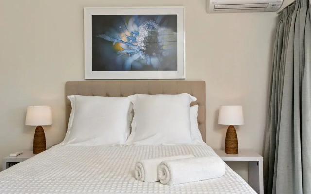 2 James Cook Apartments