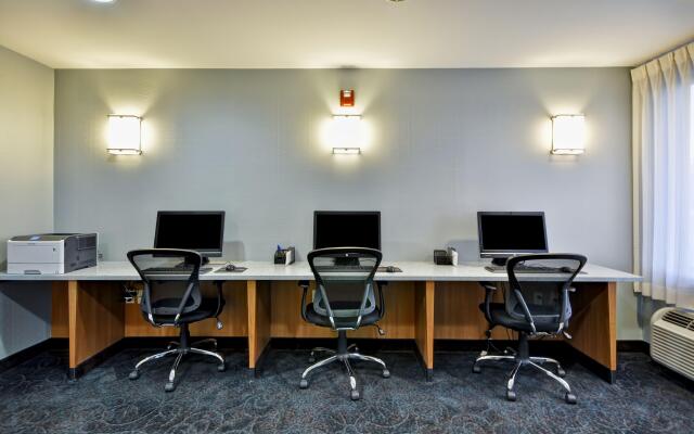 Holiday Inn Express Romulus / Detroit Airport by IHG