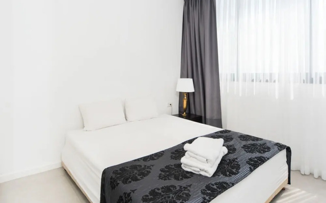 Luxurious 3BR Beach Front Apt Parking