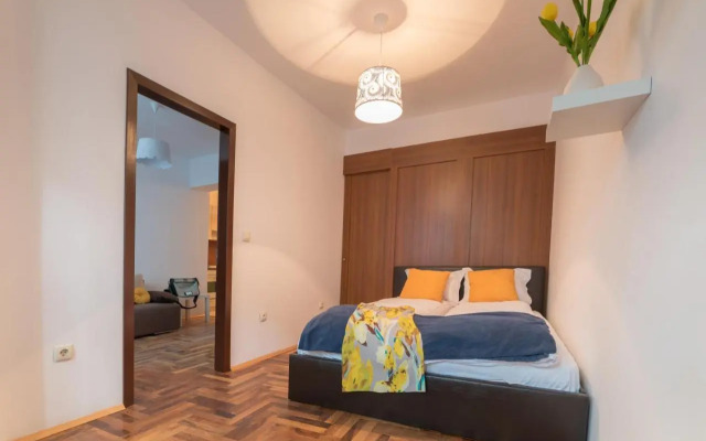 Comfort.Chic.Charming Apt with Terrace near NDK