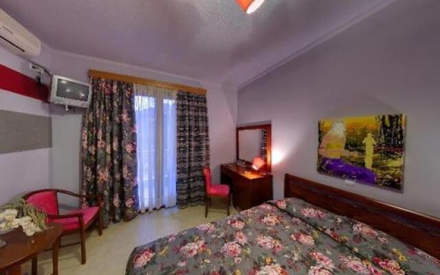 Dryades Hotel