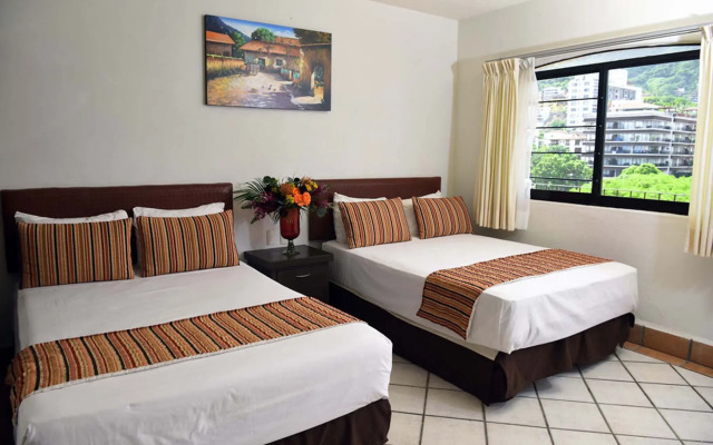 Hotel Eloisa - Near Playa de los Muertos