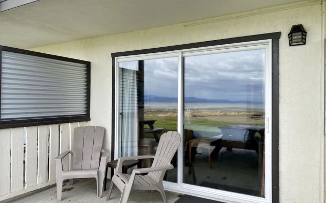 Sea Edge Beachside Hotel