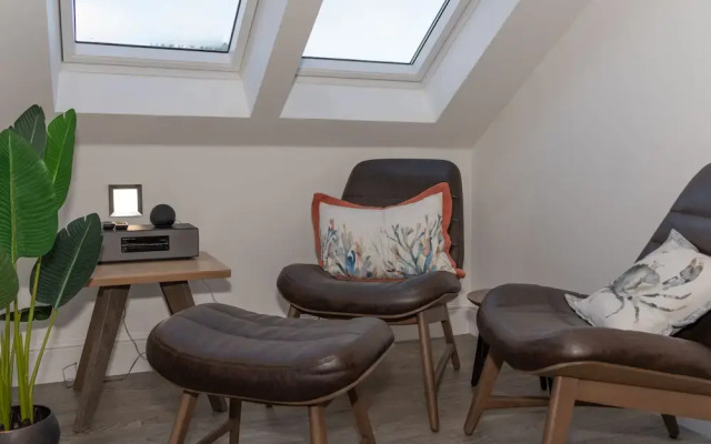 Larkrise, The Penthouse