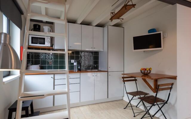 Mezzanine Stylish Apartment P by Vacationy