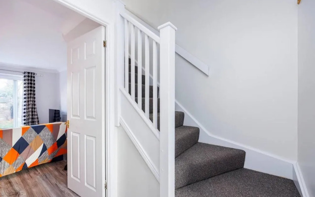 Remarkable 2-bed House in Barking